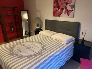 1 chambre, fer et planche à repasser, Wi-Fi, literie fournie