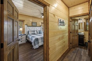 3 chambres, fer et planche à repasser, Wi-Fi, draps fournis