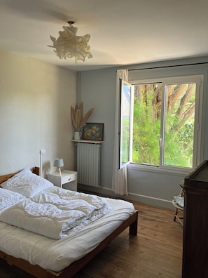 3 bedrooms, iron/ironing board