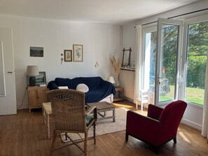 Living area - House Ile de Groix-Locmaria-les pieds dans l'eau! (Groix)