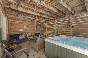 Indoor spa tub