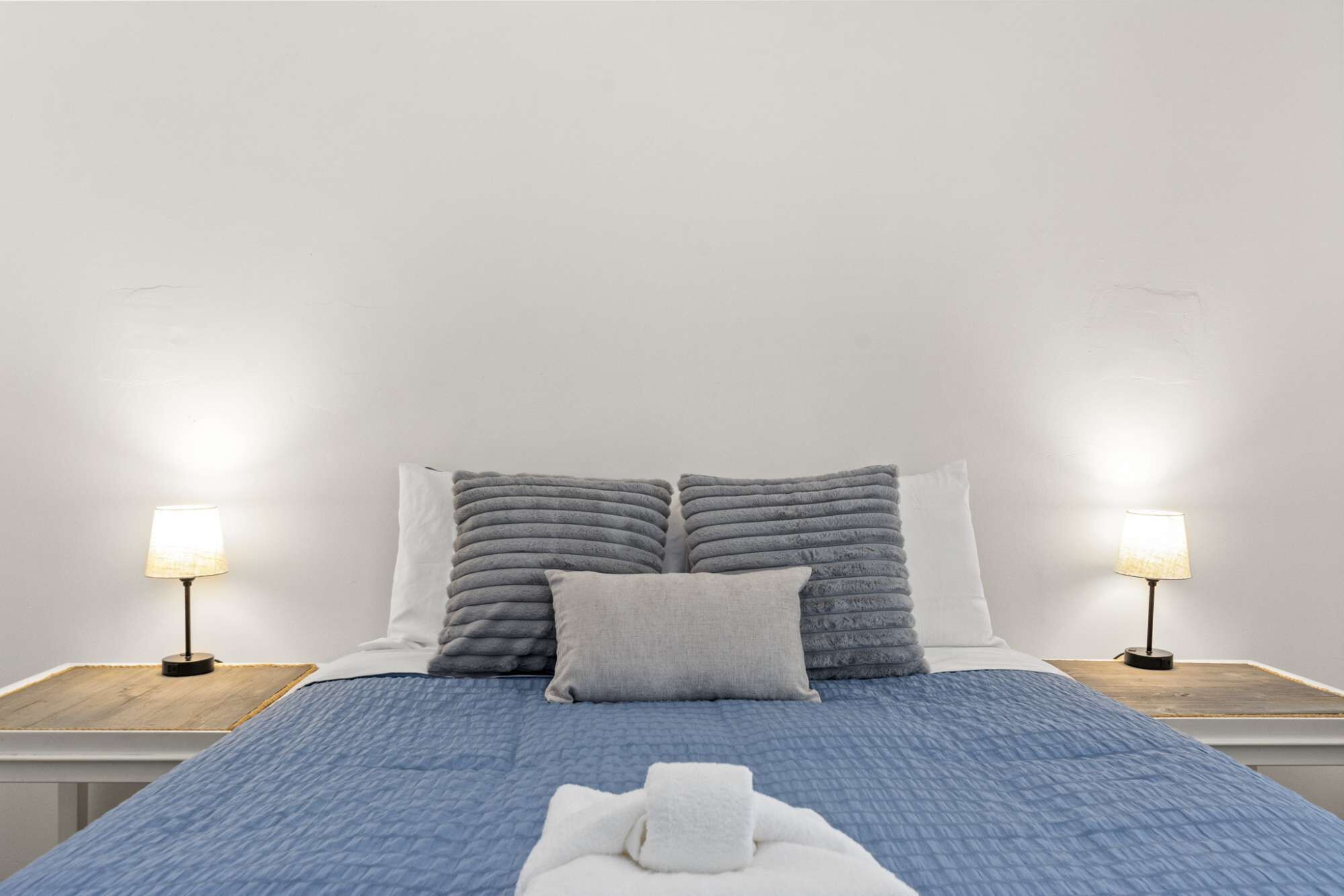 2 Schlafzimmer, Schreibtisch, Bügeleisen/Bügelbrett, Reisekinderbett