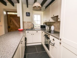 Cookware/dishes/utensils - Tyn Y Graig (Arthog)