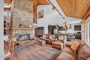 Smart TV, fireplace