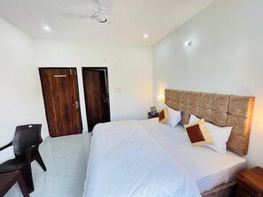 Deluxe Duplex, Balcony, City View | 10 bedrooms, free WiFi - HOTEL GANESH KRIPA  (Varanasi)