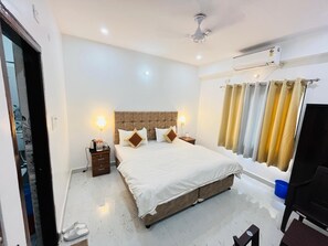 Deluxe Duplex, Balcony, City View | 10 bedrooms, free WiFi - HOTEL GANESH KRIPA (Varanasi)