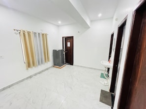 Living area - HOTEL GANESH KRIPA (Varanasi)