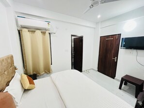 Deluxe Duplex, Balcony, City View | 10 bedrooms, free WiFi - HOTEL GANESH KRIPA  (Varanasi)