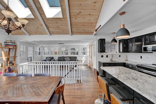 Lakefront Chalet | HotTub | Sauna | FirePit | Dock