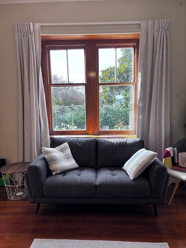 Cosy vintage villa in central Kaikoura. Short walk to town & beach.Pet friendly