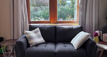 Cosy vintage villa in central Kaikoura. Short walk to town & beach.Pet friendly