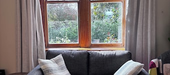 Cosy vintage villa in central Kaikoura. Short walk to town & beach.Pet friendly