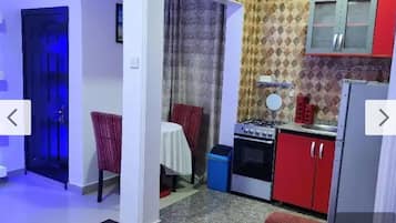 Frigobar, microondas, horno, placa de cocina