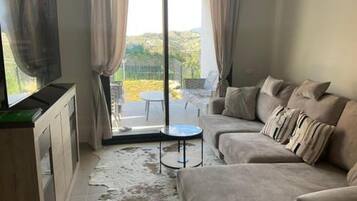 Apartment | Living area | TV