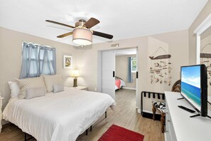 3 bedrooms, desk, iron/ironing board, WiFi - Tranquil Pool Home Near Siesta Key (Sarasota)