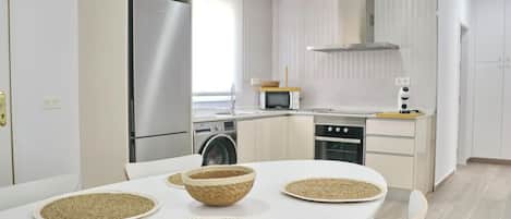 Refrigerador, microondas, horno, cafetera/tetera