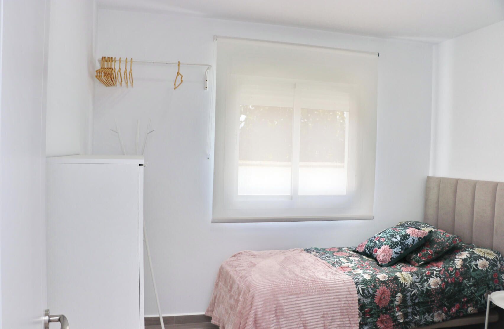2 bedrooms, bed sheets