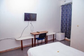 Superior kamer, balkon, uitzicht op de stad | Een bureau, gratis wifi