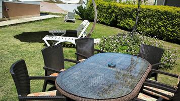 屋外ダイニングエリア