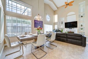 Dining - Bay Pointe Pool Home Near Parks (Kissimmee)