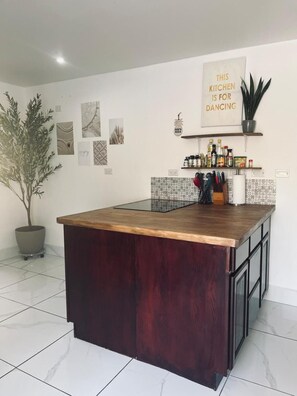 House, 2 Bedrooms, Smoking, Private Pool | Interior