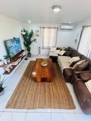 บ้านพัก, 2 ห้องนอน, สูบบุหรี่ได ้, สระว่ายน้ำส่วนตัว | ห้องนั่งเล่น