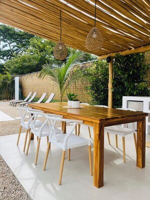 House, 2 Bedrooms, Smoking, Private Pool | Outdoor dining