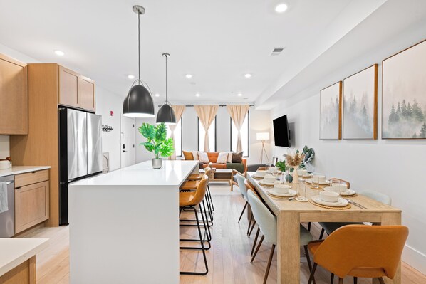 Dining - Spacious New 3BR Home Quick PATH Access to Manhattan (Jersey City)