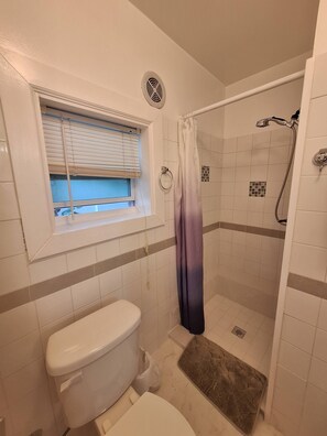 Bathroom - Room-private Studio Retreat in Vero Beac (Vero Beach)