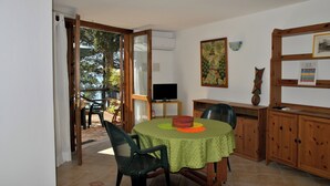 House, 1 Bedroom, Terrace, Ocean View | Ruang makan