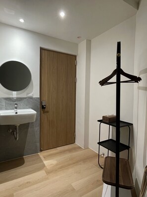 Deluxe Double Room, 1 Queen Bed, Non Smoking, Air conditioning | Soundproofing, free WiFi - Wu Sheng Stay (Tainan)