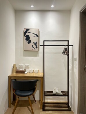 Deluxe Double Room, 1 Queen Bed, Non Smoking, Private Bathroom | Soundproofing, free WiFi - Wu Sheng Stay (Tainan)