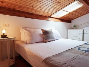 Comfort Apartment | 1 bedroom, down comforters, iron/ironing board, free WiFi - Appartamento Trigoso (Sestri Levante)