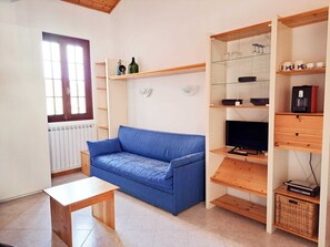 Comfort Apartment | Living area | 32-inch flat-screen TV with digital channels - Appartamento Trigoso (Sestri Levante)