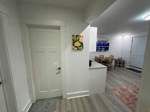 Private Basement Suite - 2 Bedrooms