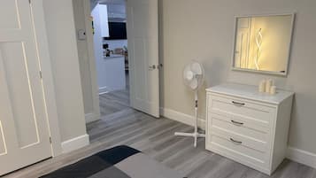 2 bedrooms, desk, iron/ironing board, free WiFi