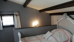 Unclassified image, 3 of 18, button - 3-room apartment 55 m2, terrace 15 m2, breathtaking view, sleeps 4, air-conditioned, WIFI (Sainte-Croix-du-Verdon)