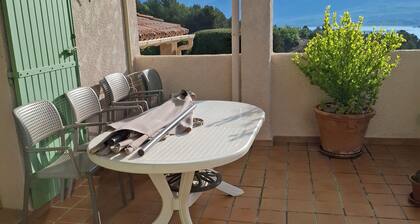 3-room apartment 55 m2, terrace 15 m2, breathtaking view, sleeps 4, air-conditioned, WIFI