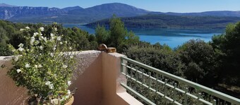 3-room apartment 55 m2, terrace 15 m2, breathtaking view, sleeps 4, air-conditioned, WIFI