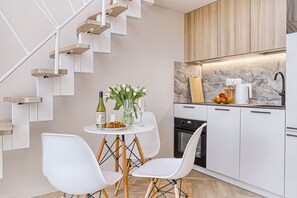 Fridge, microwave, oven, dishwasher - Sunny loft 2 with WiFi/AC/Parking (Vilnius)