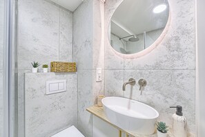 Hårføner, håndklær, såpe og sjampo