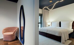 4 bedrooms, desk, iron/ironing board, travel cot