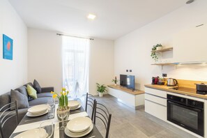 Deluxe Apartment, Balcony, City View | Living area