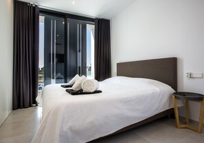 Villa | 4 bedrooms - Villa Clem in Calp With 4 Bedrooms and 3 Bathrooms (Calpe)