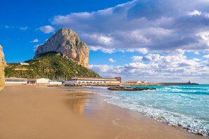 Villa | 4 bedrooms - Villa Clem in Calp With 4 Bedrooms and 3 Bathrooms (Calpe)
