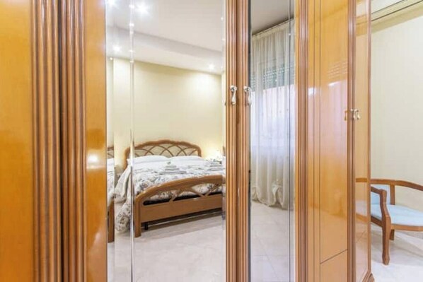 2 多间卧室、熨斗/熨衣板、WiFi、床单