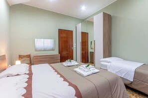 2 habitaciones, escritorio, tabla de planchar con plancha y wifi 