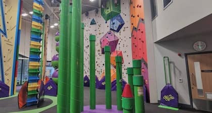 Farnborough Stay - 5 Bedroom