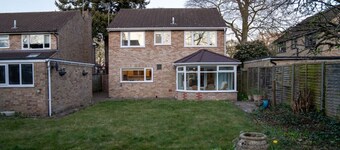 Farnborough Stay - 5 Bedroom