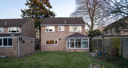 Farnborough Stay - 5 Bedroom